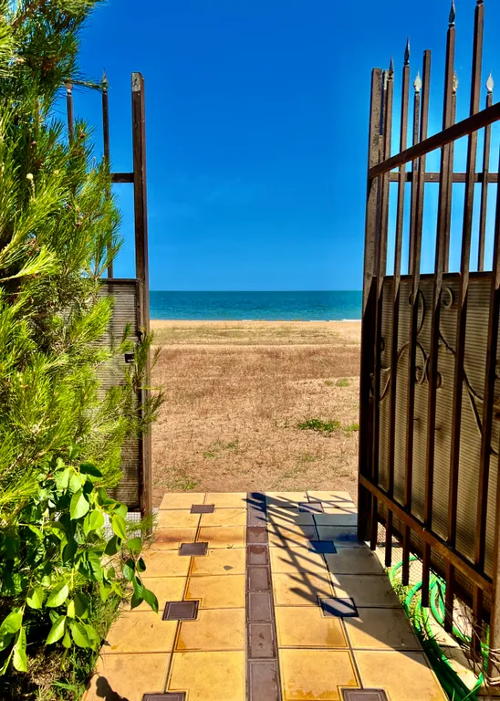 Уютный дом-дача на берегу Каспийского моря