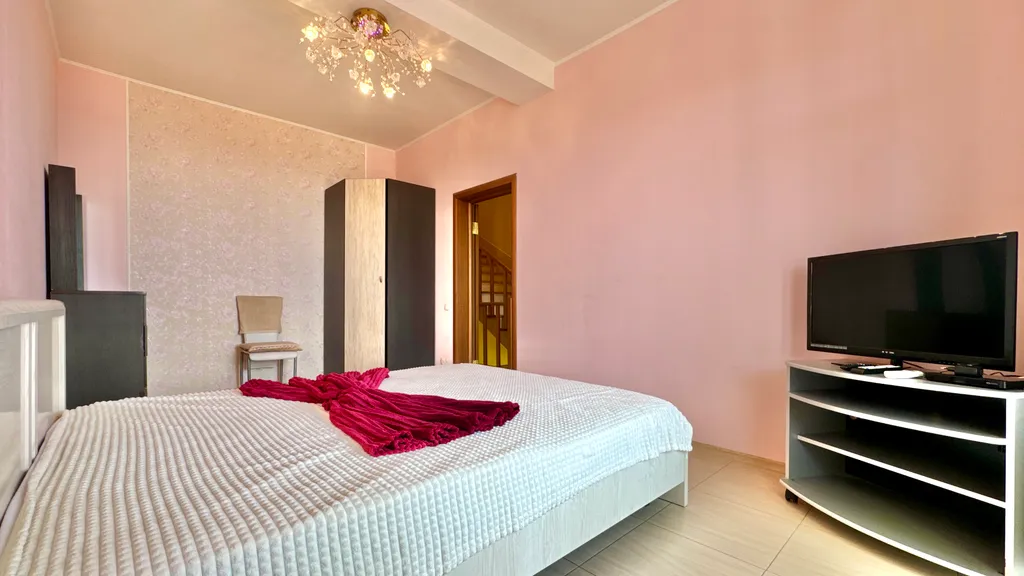 Дом с бассейном в Аутке