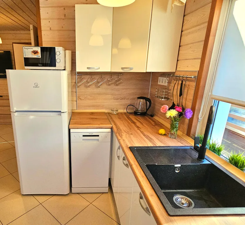 Коттедж Дом с баней и горячим чаном рядом и Игорой 2 — Снегиревка