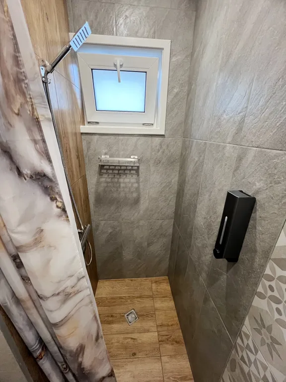 Четырёхместный номер с террасой, первая линия от моря, номер семейный