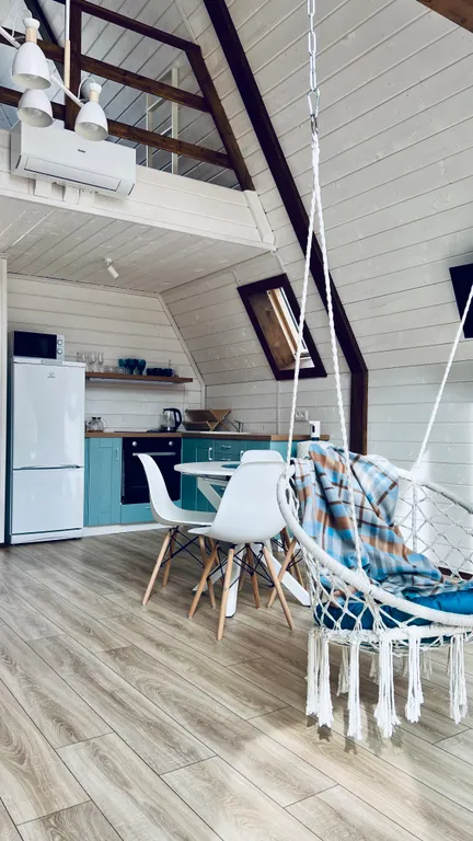 Афрейм с видом на лес рядом с горной рекой