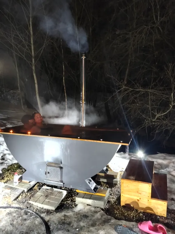 Дом с чаном на берегу реки