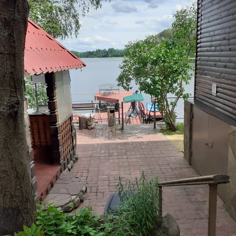 Дом с русской баней на берегу озера Селигер