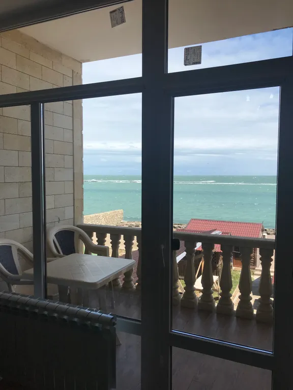 Квартира с видом на море, на берегу моря