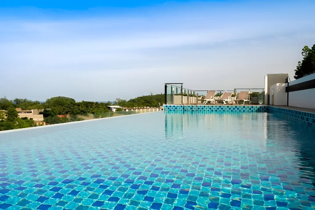 Студия после ремонта с удивительным видом с 8 этажа в центре Каты