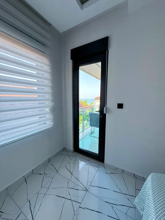 Sea View 2BD Flat 100m to the Beach