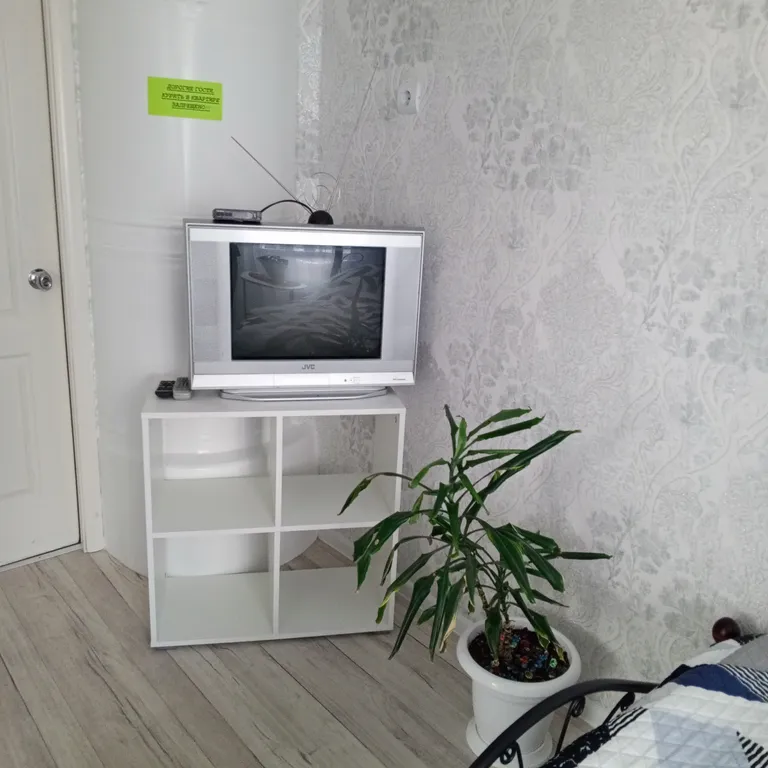 Часть дома на первом этаже, свой двор, где уютно, спокойно