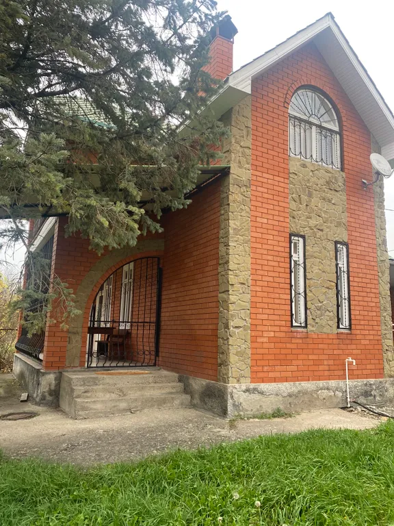 Дом на берегу реки