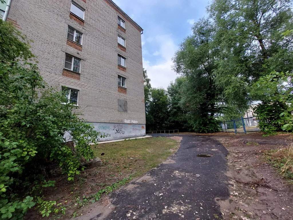 Двушка с планировкой трёшки. Микрорайон