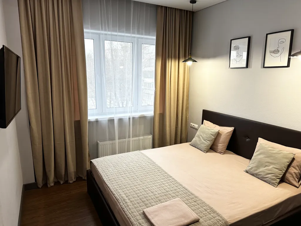 Двухкомнатная квартира в центре города, Российская, Набережная, Арбат