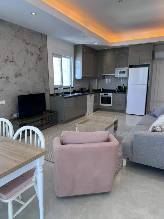 Светлая уютная квартира в Махмутларе с панорамным видом на море и горы