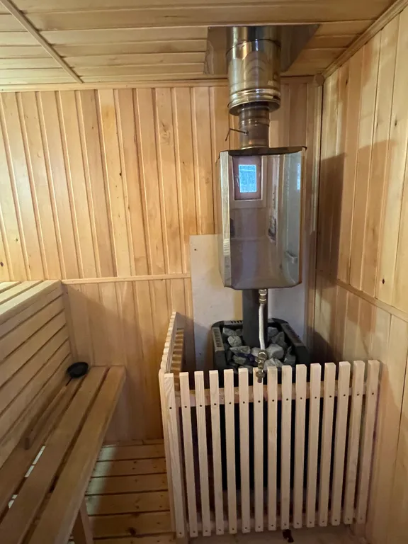 Дом в стиле Барнхаус на берегу реки Ока