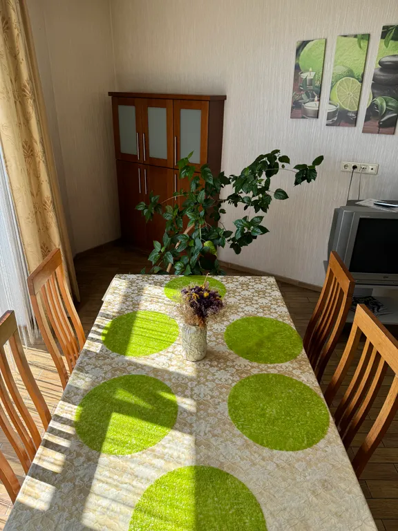 Большая 3-комнатная квартира в самом центре на площади