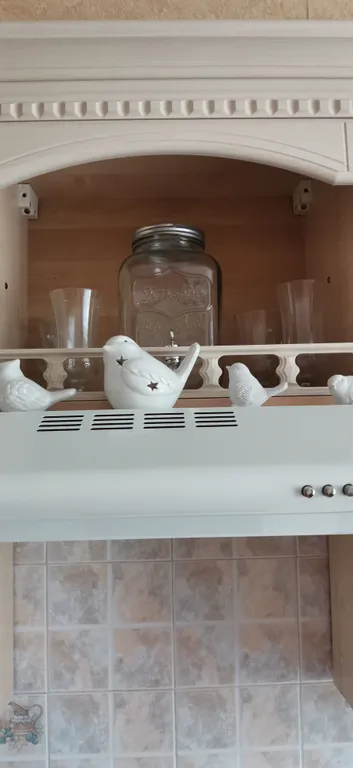 Уютный загородный дом с красивой благоустроенной территорией.