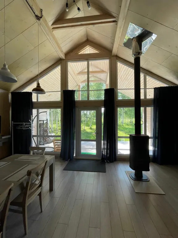 Дом в березах