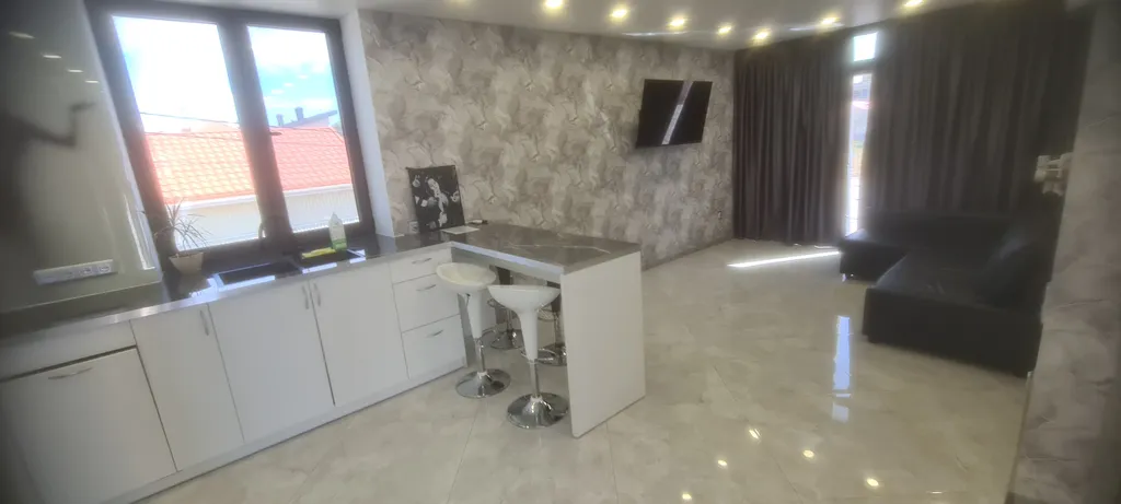 Двухкомнатная квартира с кухней, бассейном, джакузи и мангалом, баней