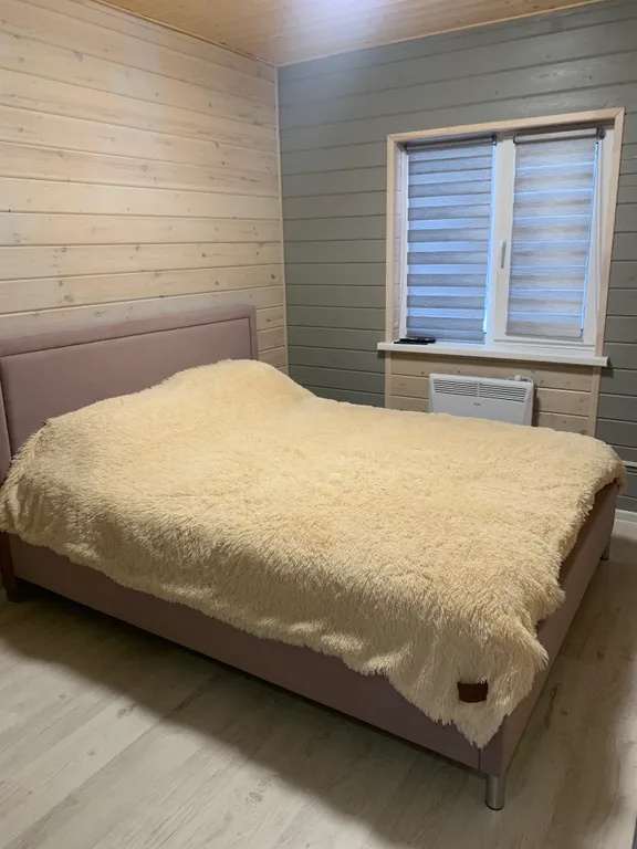 Два новых дома на большом участке с лесом