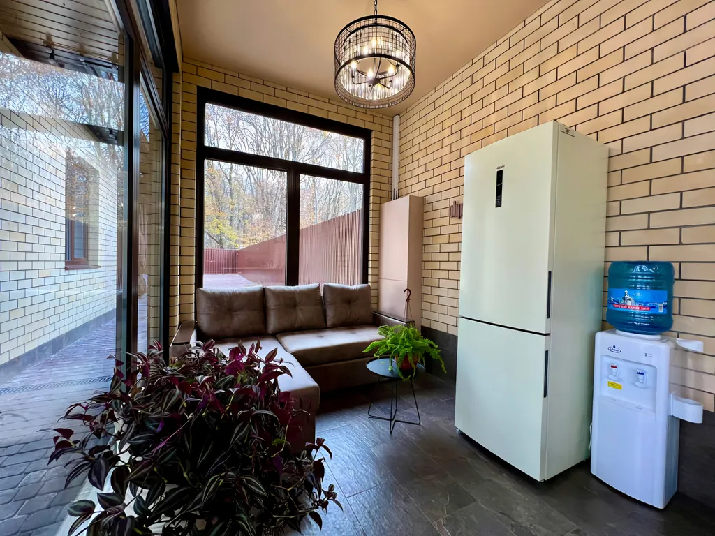 Дом в лесу с теплым бассейном и баней