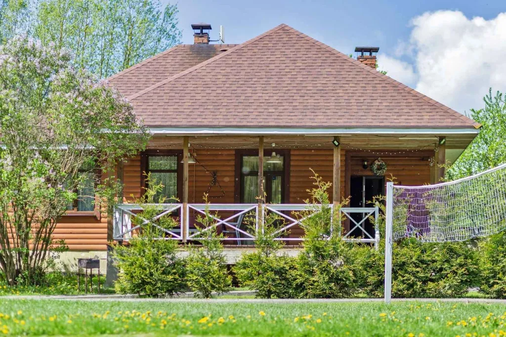 Уютный загородный коттедж у пруда с камином и террасой — аренда посуточно в Минск