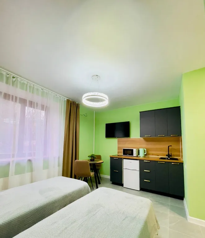 Студия у центрального здания ЮВЖД