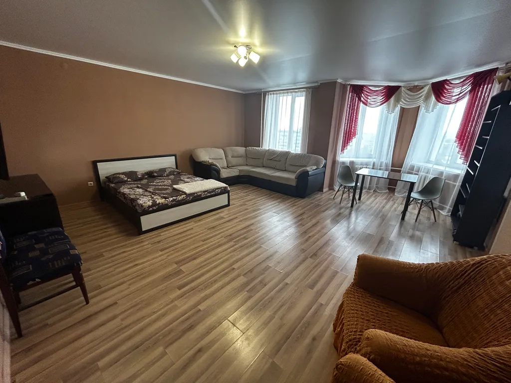 Квартира Большая студия рядом с парком — аренда посуточно в Оренбург