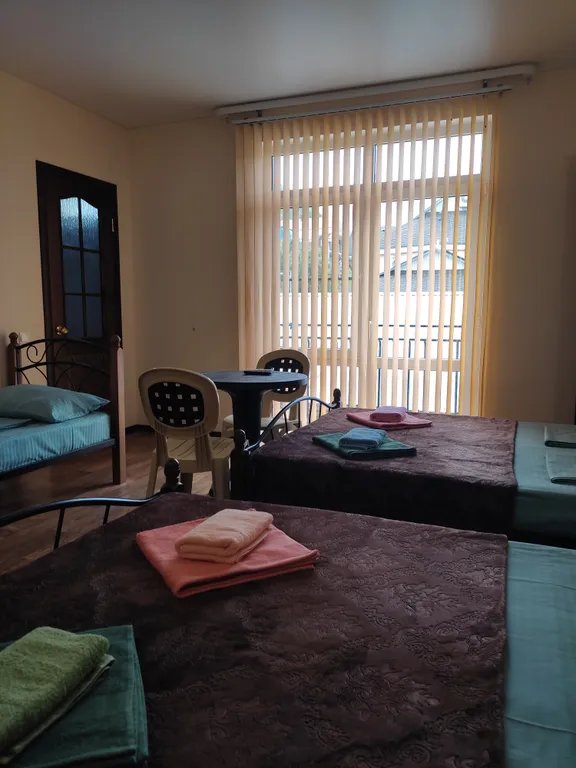 Семейная уютная комната, с балконом