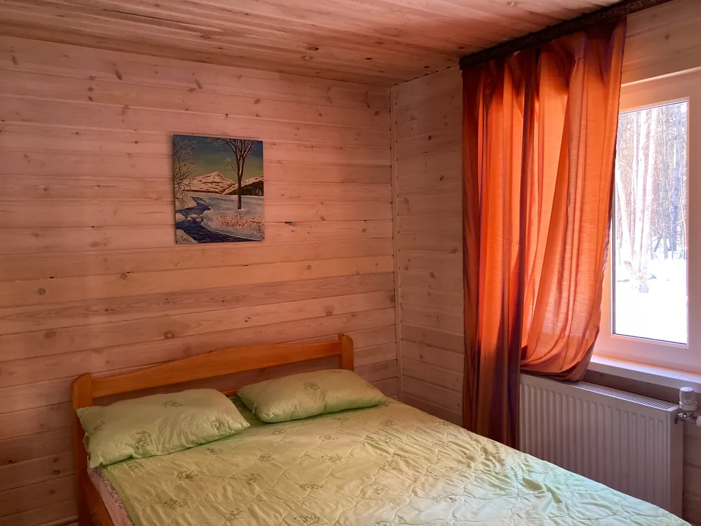 Коттедж Уютный домик в лесу №5 с двумя спальнями — Кутузовское