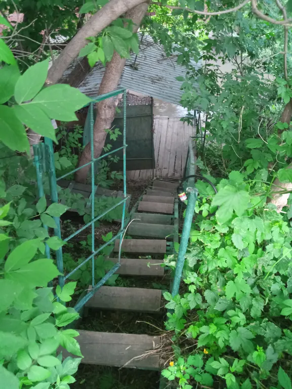 Курортная зона, центр, на берегу речки, в тихом месте, домик 1 этаж