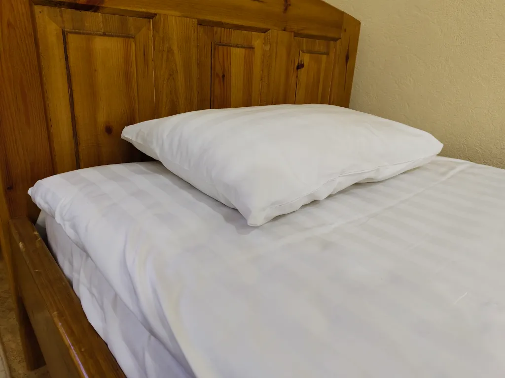 Стандартный номер (ванная комната в номере, вид на внутренний двор)