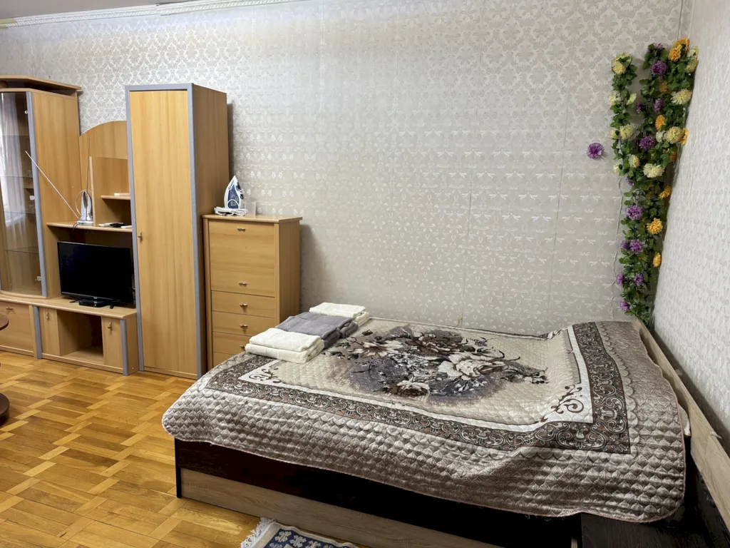 Квартира Четырёхкомнатная квартира в центре с балконом – 7 минут до моря — Геленджик