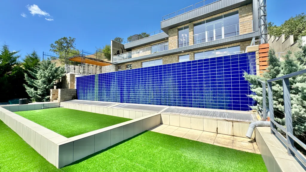 Дом с видом на горы и море