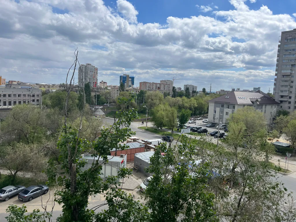 Уютная солнечная квартира с большой лоджией и видом на весь город