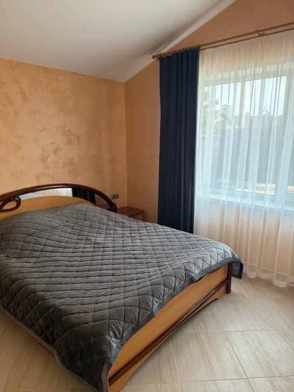 Уютный дом на берегу реки