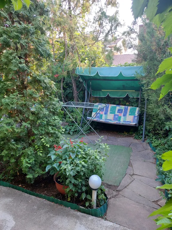 Квартира Квартира Уютная, очень зеленая дача у моря — Севастополь