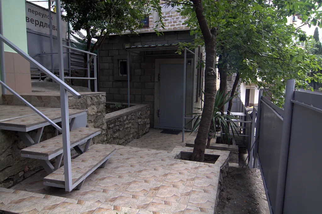 Коттедж Часть дома в парковой зоне города — Ялта