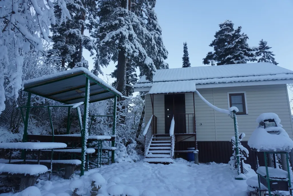 Домик на горке с баней