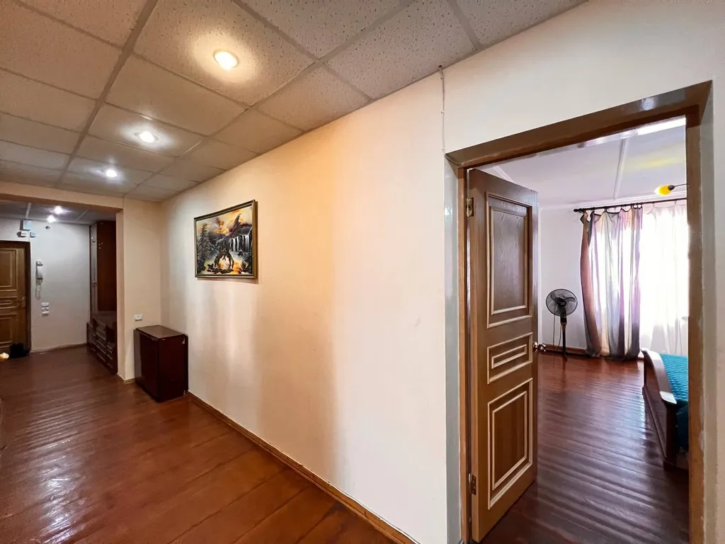 Большая трехкомнатная квартира центр