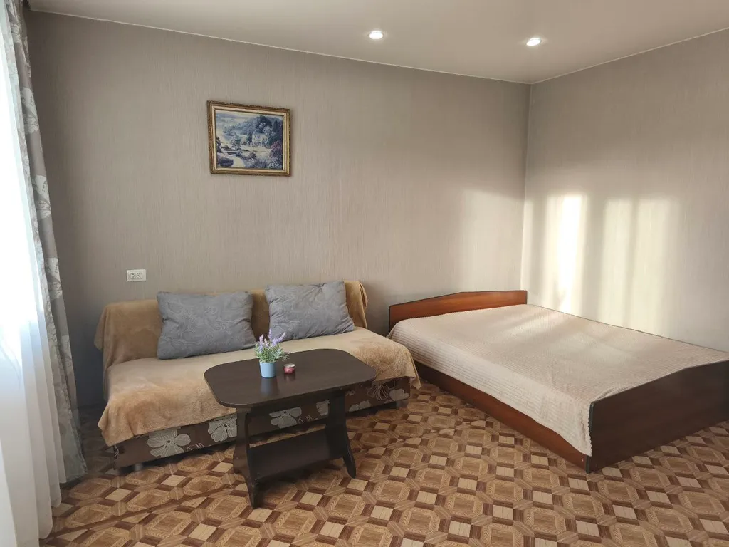 Квартира Квартира с видом на тихий двор в центре Взлетки. — Красноярск