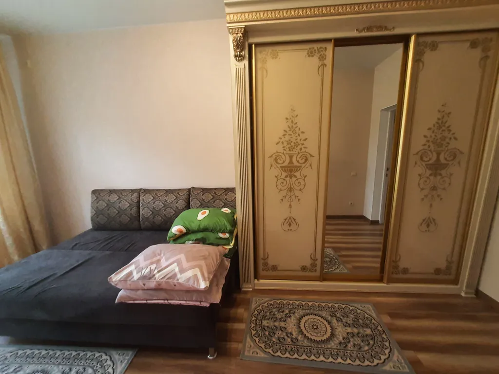 Квартира Большая и современная квартира с балконом — Цемдолина