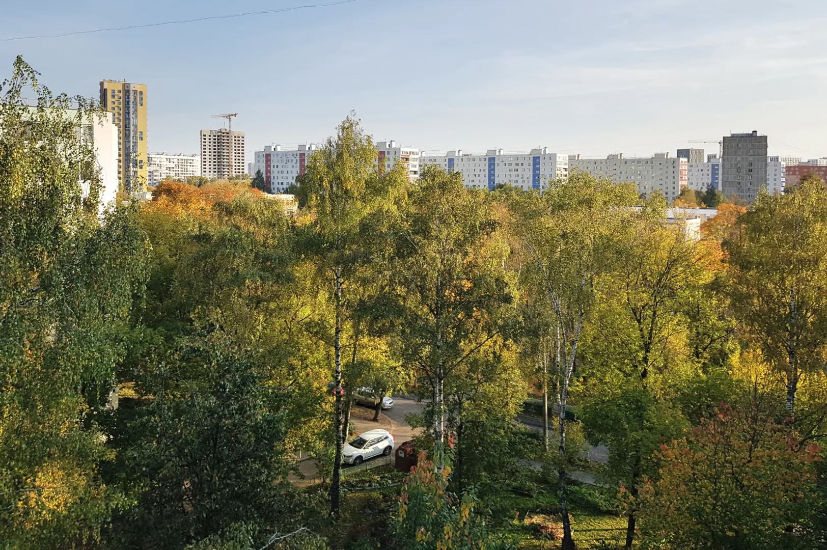 Вид с лоджии на сквер