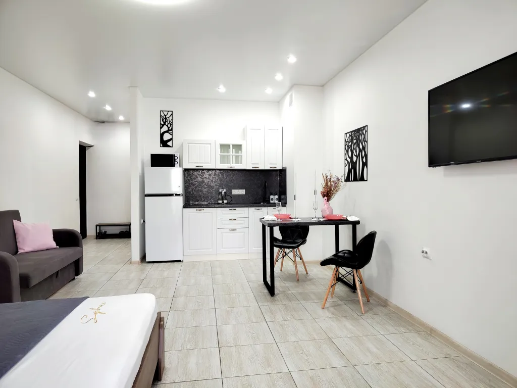 Студия с обзорным видом на город