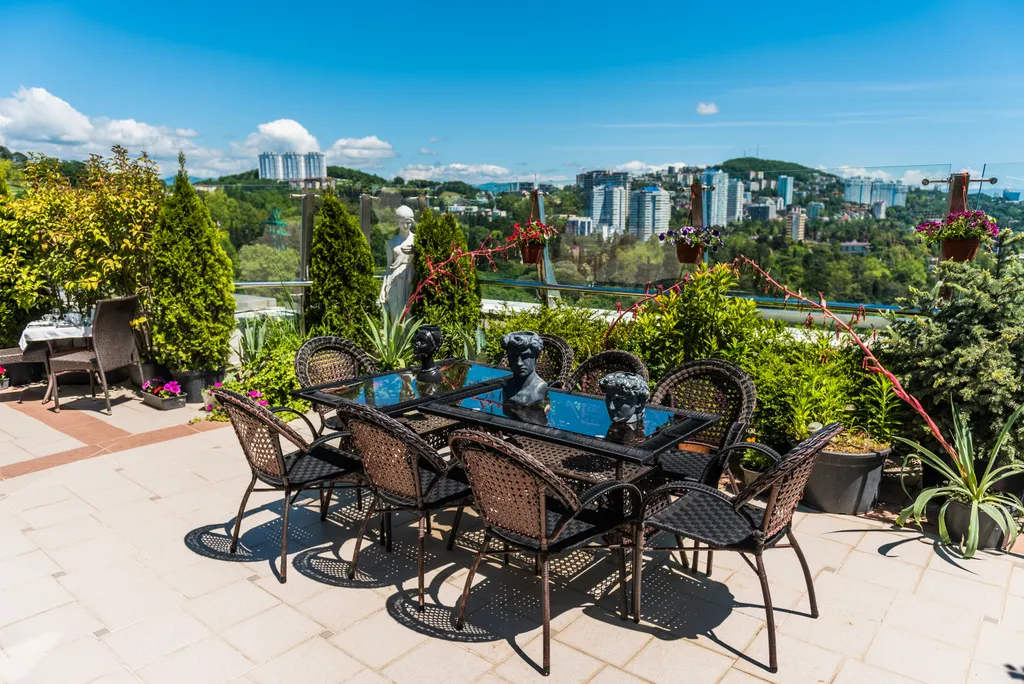 Студия с бассейном - вид на море