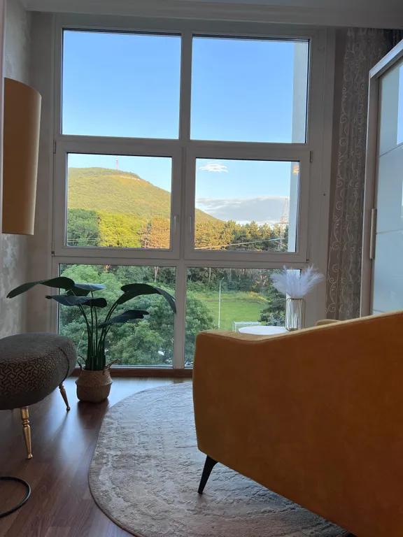 Стильная двухкомнатная квартира с видом на Машук — аренда посуточно в Пятигорск