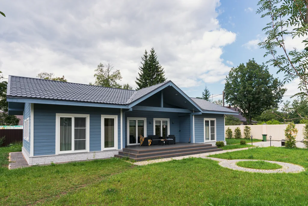 Уютный новый коттедж у озера