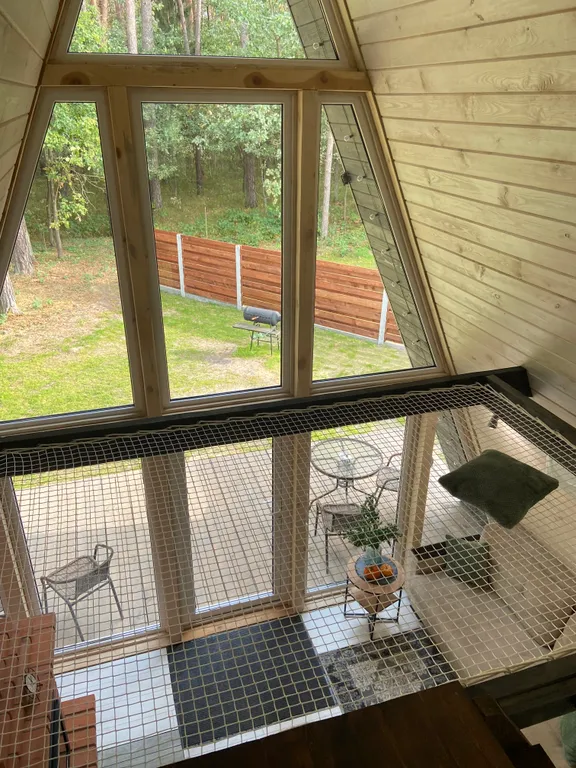 Треугольный дом в лесу Gray