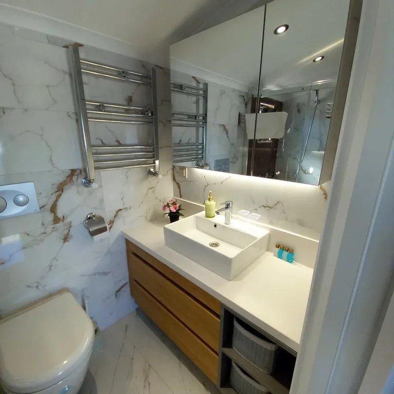 Видовая квартира с террасой в центре