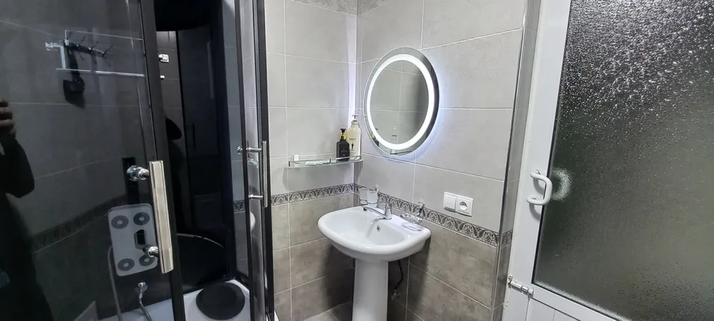 Приватный дом, 3 спальни, 2 минуты пешком до Регистана