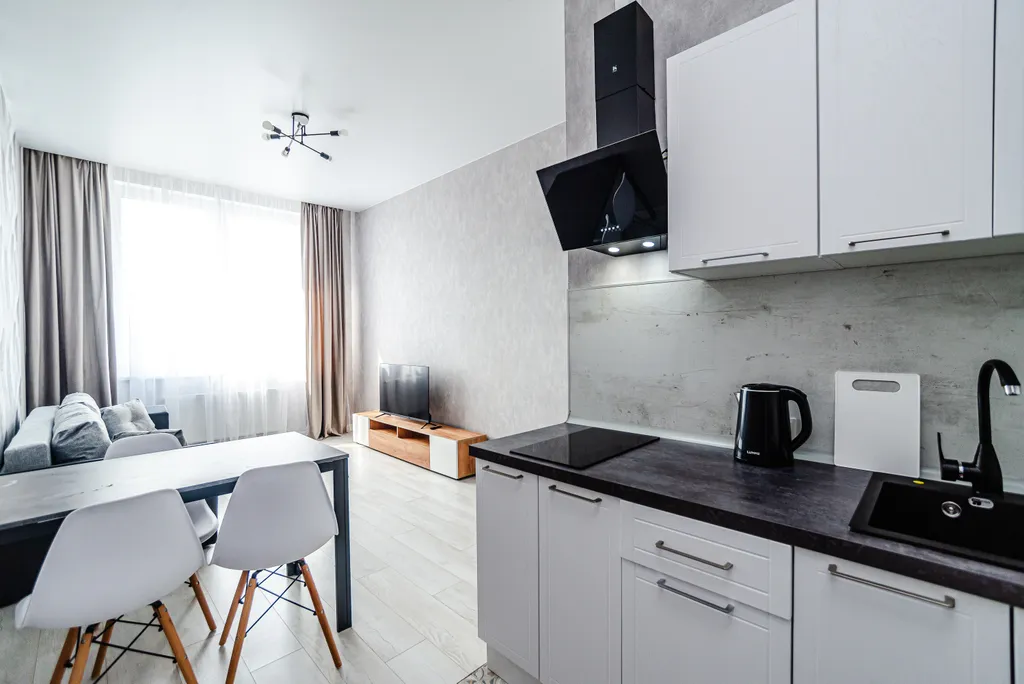 Евродвушка в центре с просторной лоджией и панорамным видом