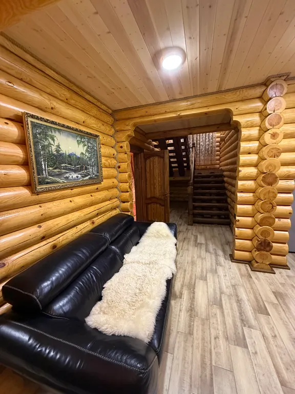 Двухэтажный дом из сруба а Теберде с баней с видом на горы и реку