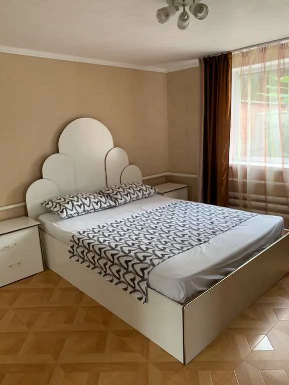 Дом со своим двором и парковкой